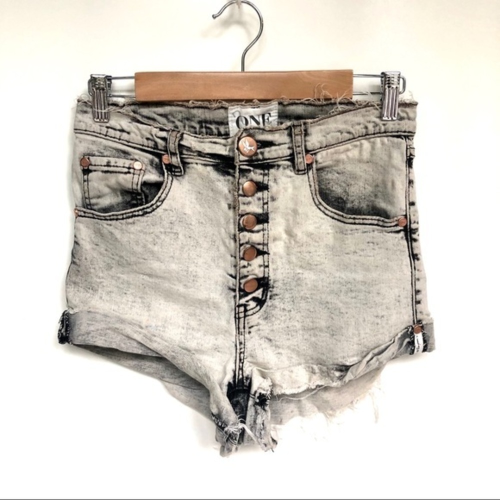 ONE high waisted distressed shorts size25 - Picture 5 of 6